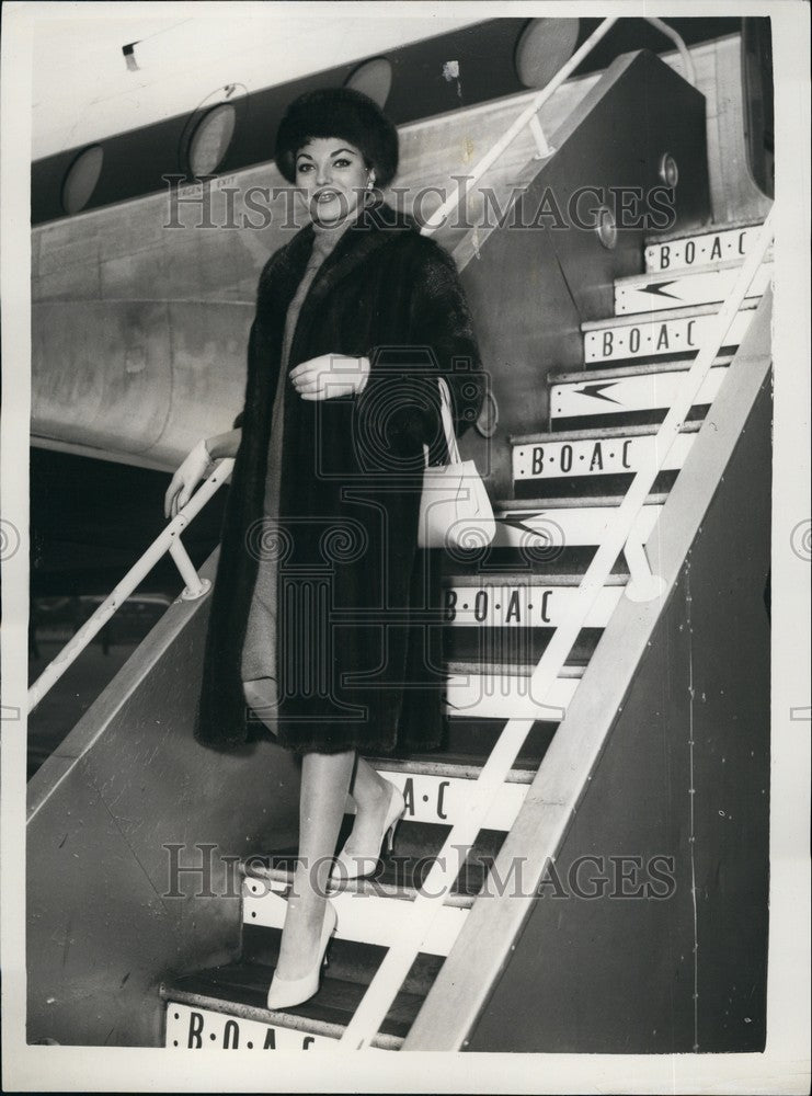 1958, Joan Collins arrives in London - KSB71681 - Historic Images