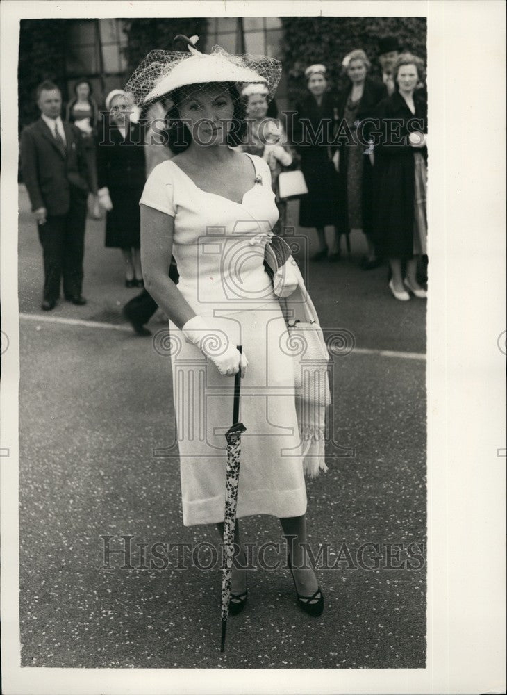 1957, Mrs Nevil Leyton, Swan Hat - KSB71737 - Historic Images