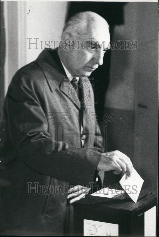 Press Photo Oscar Alende, President of Union Civica Radical Intransigente - Historic Images