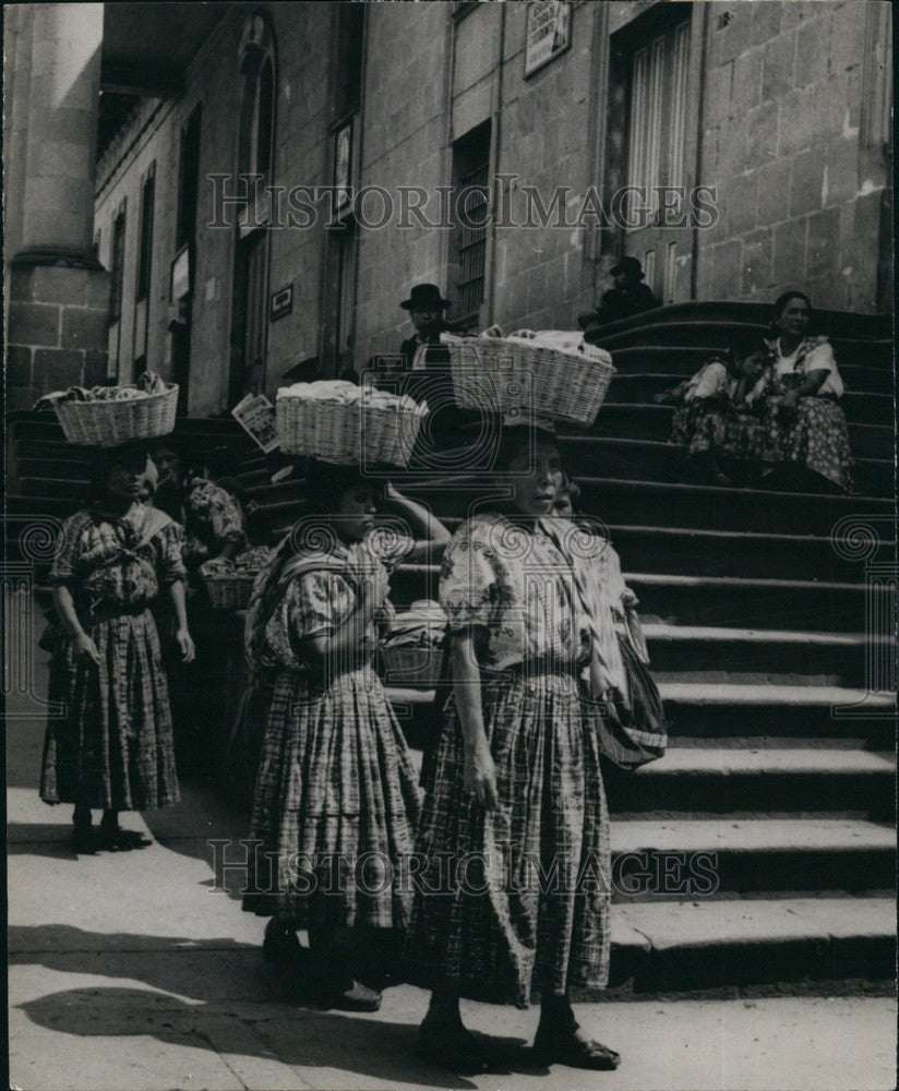 1967 Popular street vendors in the streets of Quezaltanango - Historic Images