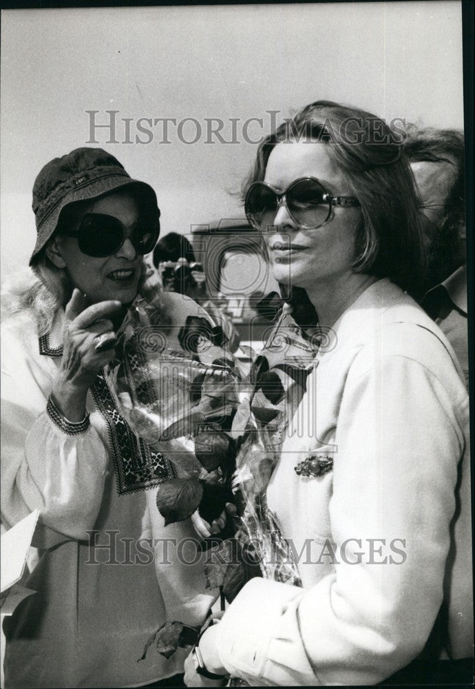 Press Photo Photo of two Unknown Women - Historic Images