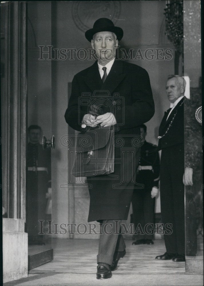 1960 Press Photo Minister of Armed Forces M. Messmer leaving Elysee Palace-Historic Images