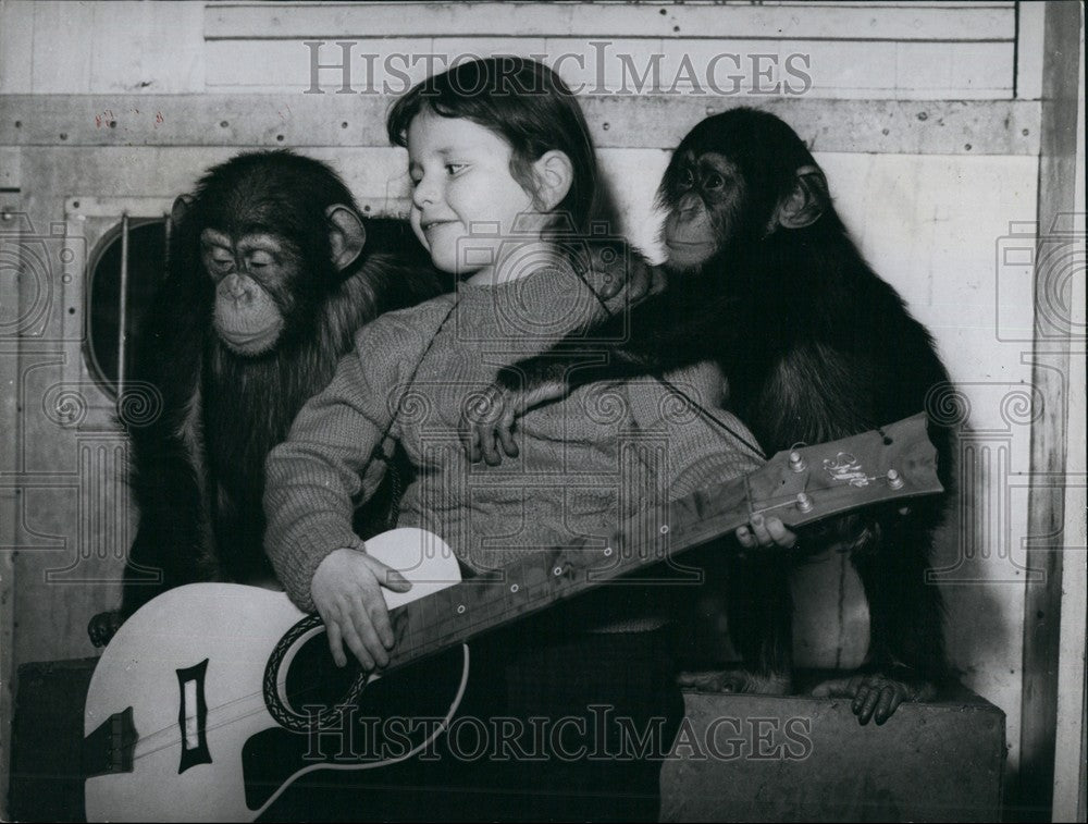 Press Photo Chico and Bibo with Little Silvana. - Historic Images