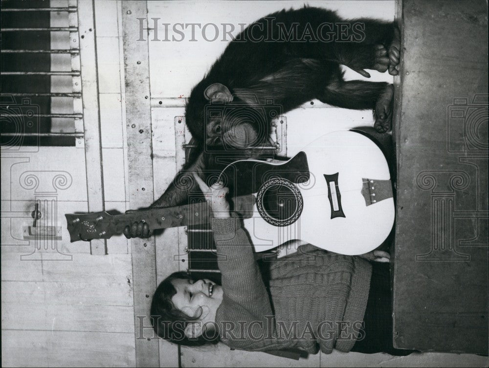 Press Photo Miss Silvana with Chico the Chimp - KSB72307 - Historic Images