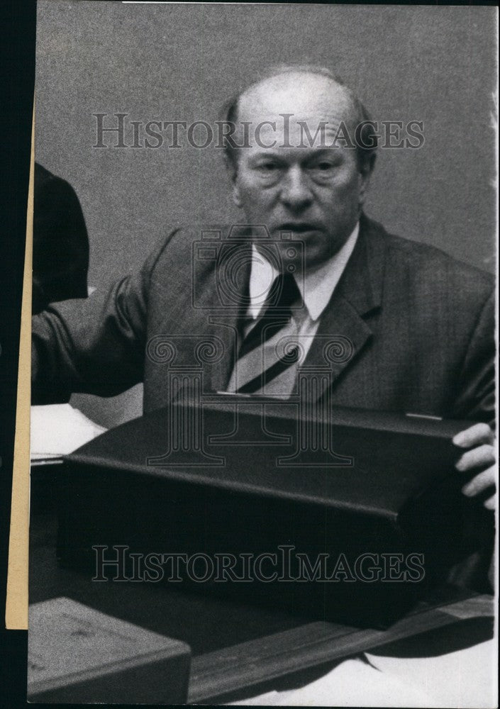 1973 Press Photo Professor Schafer heard as a witness bribery case - KSB72505 - Historic Images
