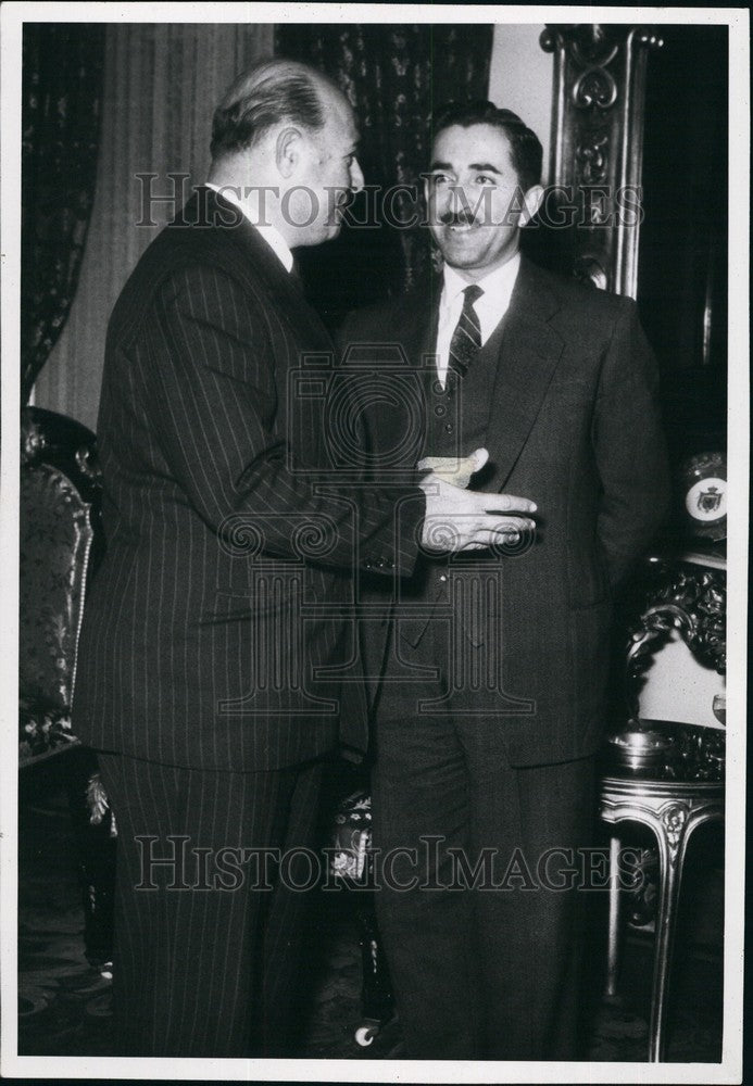 1959 Safa Palace Lebanese Premier Speaking To Merchant Jack Bassili - Historic Images