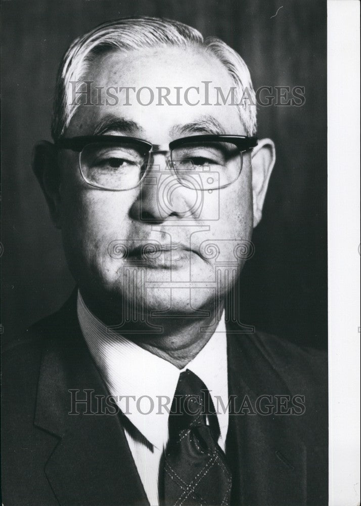 1977 Bunichiro Tabe: President of Mitsu bishi Trading Company - Historic Images