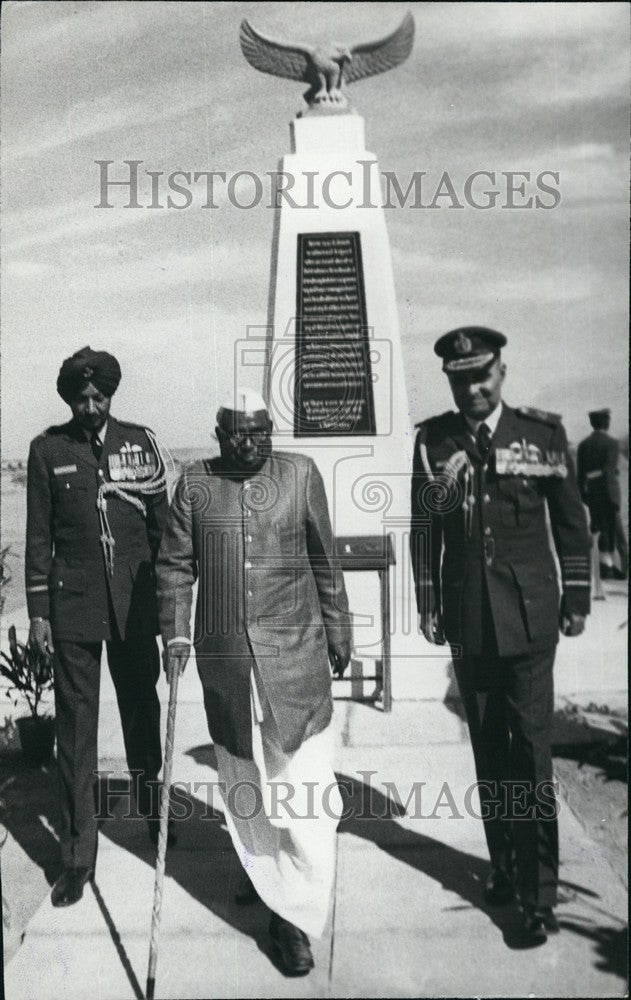 1977, Union Defence Minister Mr. Jagjivan Ram, Marshal Moolgavkar - Historic Images