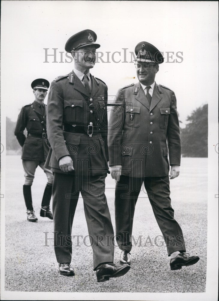 1957 Press Photo General Hans Speidel, Major General Urquhart - Historic Images