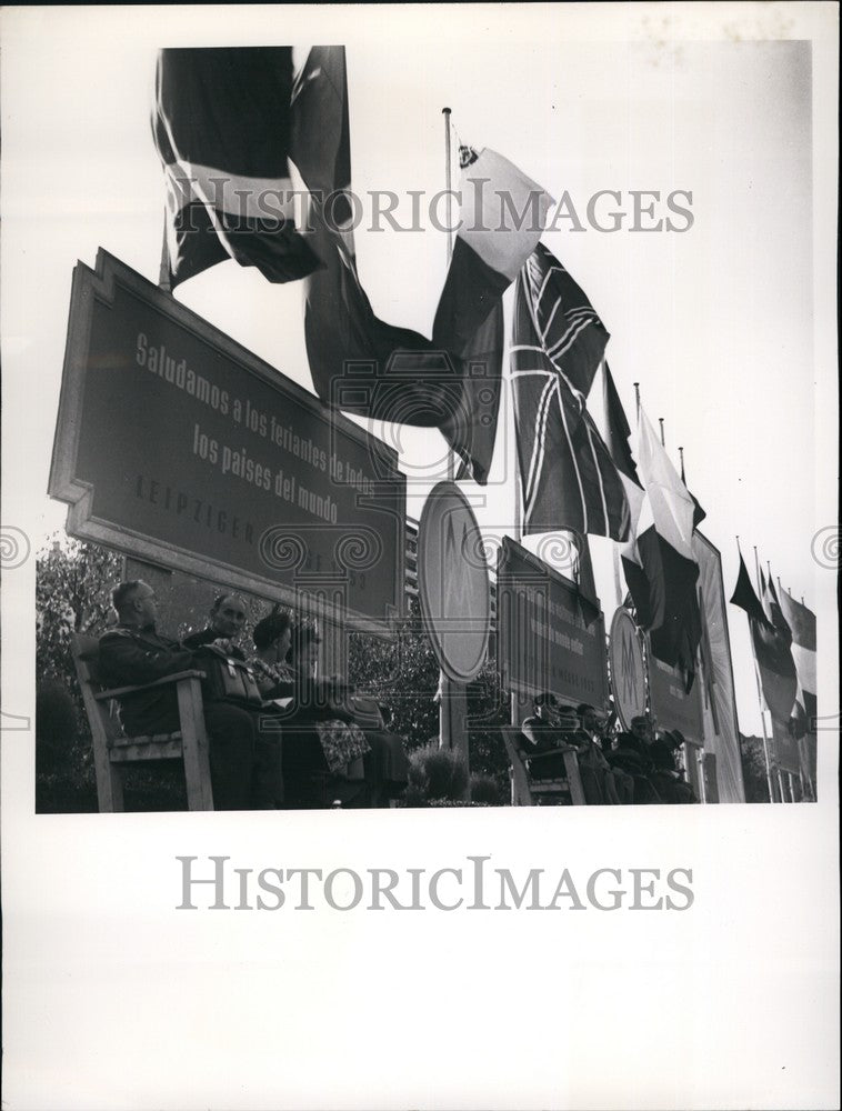 Press Photo Fair Welcome Posters - KSB72947 - Historic Images