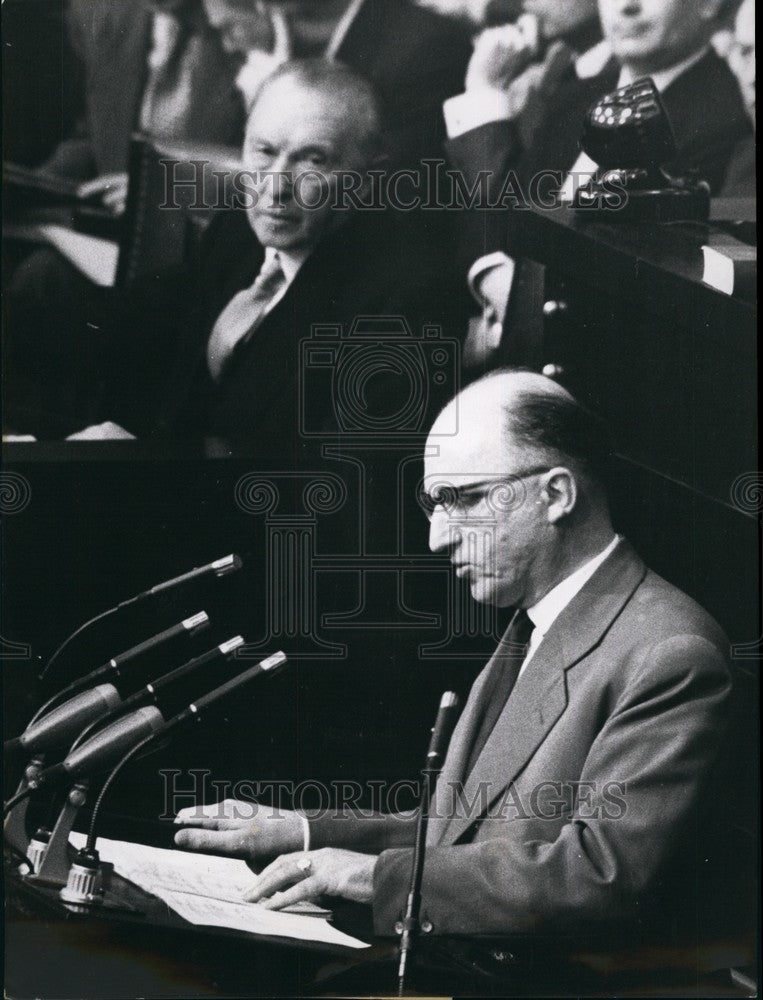 1955, Schmeisser affair before German Bundestag. - KSB72971 - Historic Images