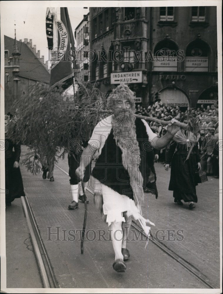 Press Photo Oktoberfest Parade, Munich - Ruebezahl, Ghost of the Woods-Historic Images