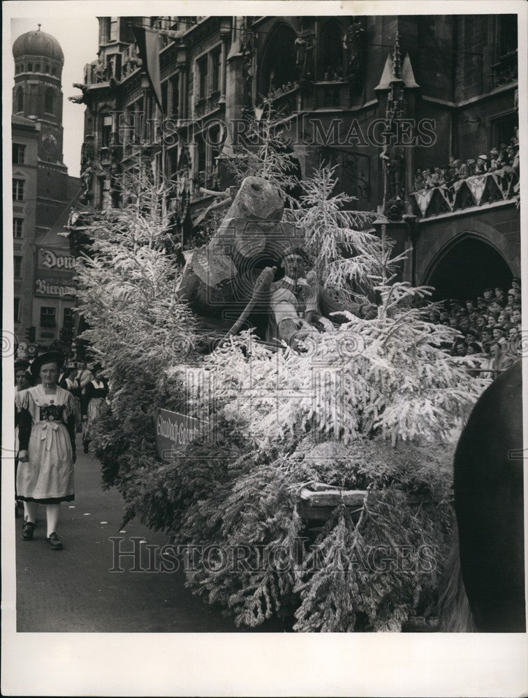 Press Photo Oktoberfest Parade, Munich - Chiemgau woodcutters-Historic Images