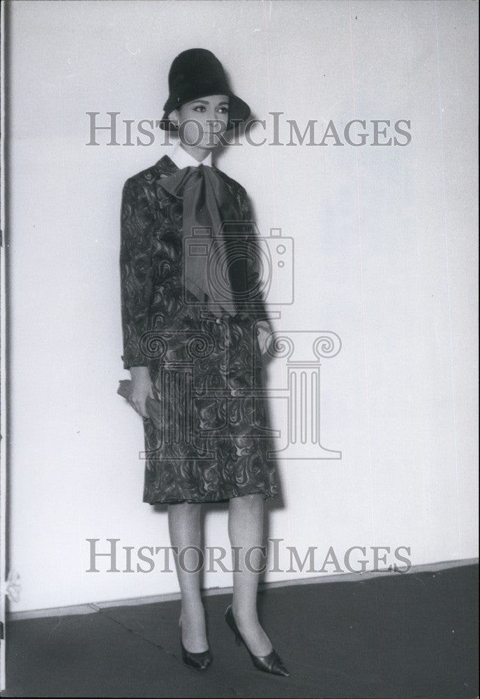 Press Photo George Oka, Autumn Fashions From Tokyo - KSB73009 - Historic Images