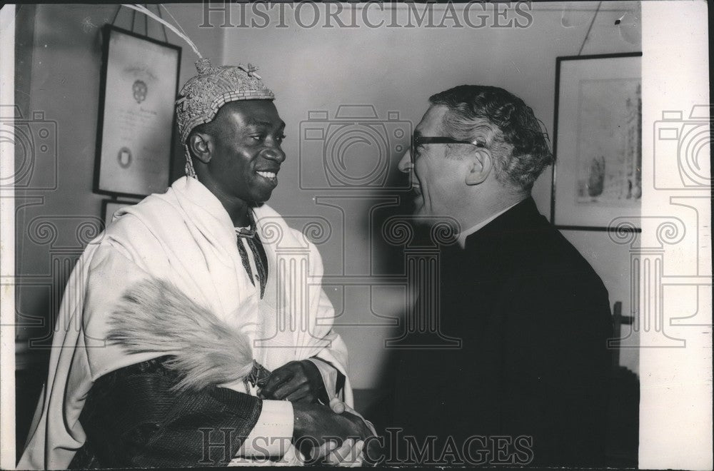 1950 Olateru Olagbegi II, Olowo of Owo, on visit to UK - Historic Images