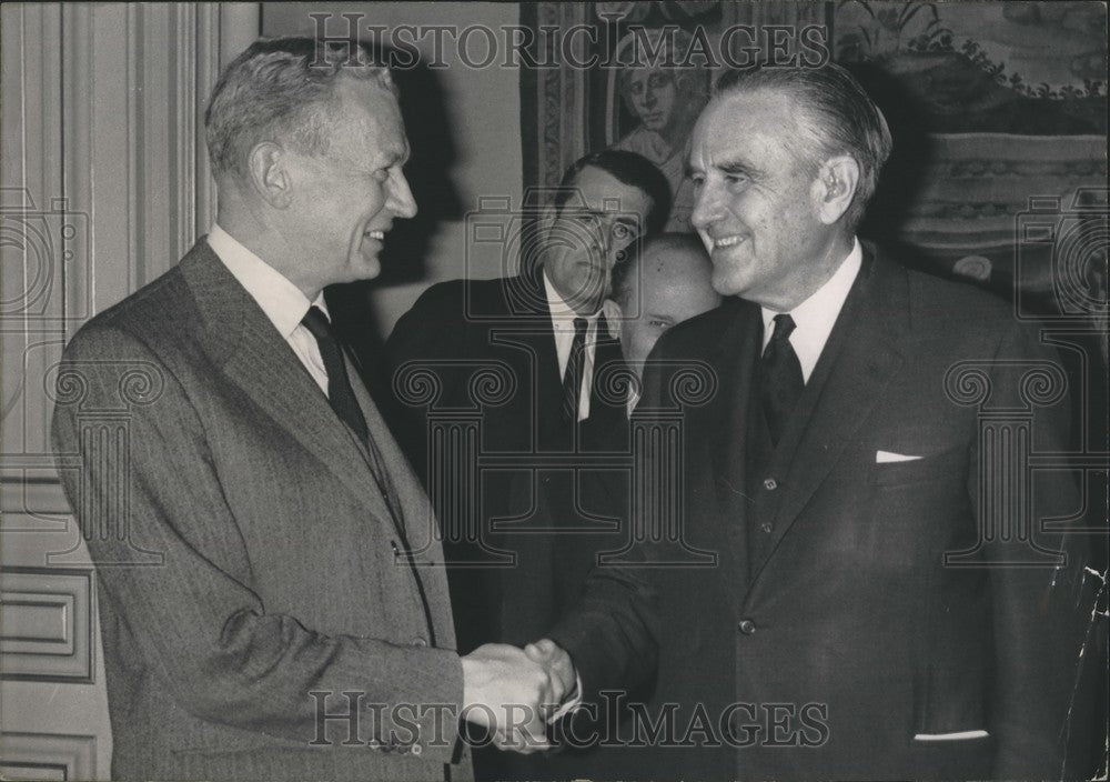 1965 Harriman, Couve de Murville discuss aid to Africans - Historic Images