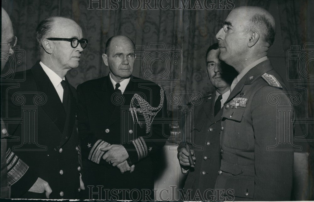 1952 Press Photo General Marras &amp; Admiral Carney - Historic Images