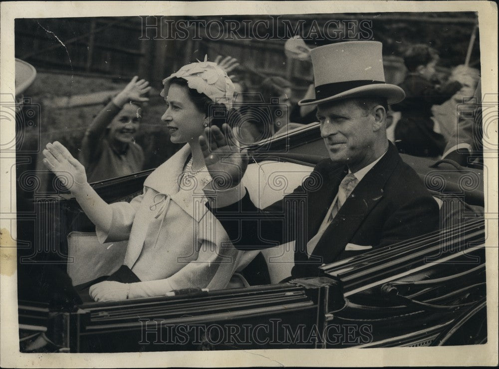 1958 Press Photo Queen and the Duke of Edingburgh - KSB74319 - Historic Images