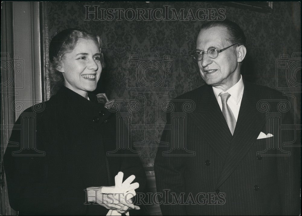 Press Photo Actress Claire Booth With Man - Historic Images