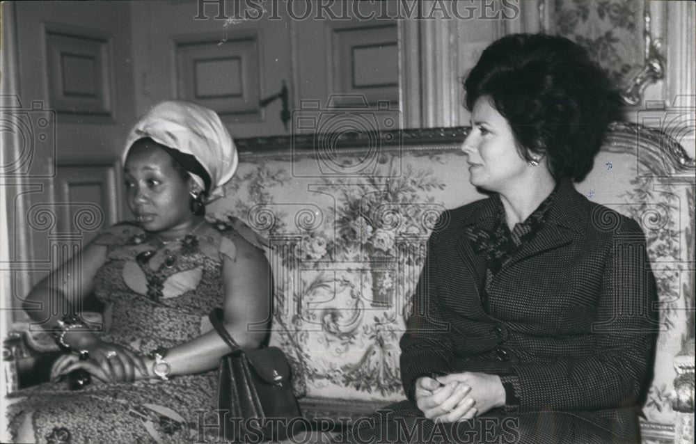 1976 Press Photo Mrs. Mobuto & Mrs. Sadat - KSB74619-Historic Images