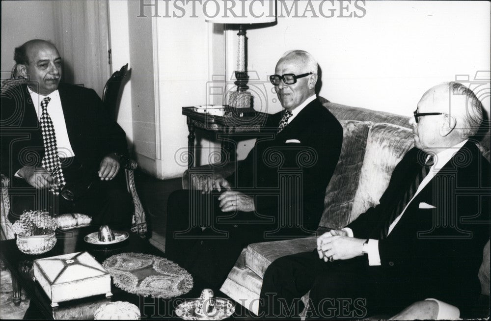 Press Photo Arab League&#39;s Mahmoud Riad &amp; Swiss Amb. Pierre Graber - KSB74627 - Historic Images