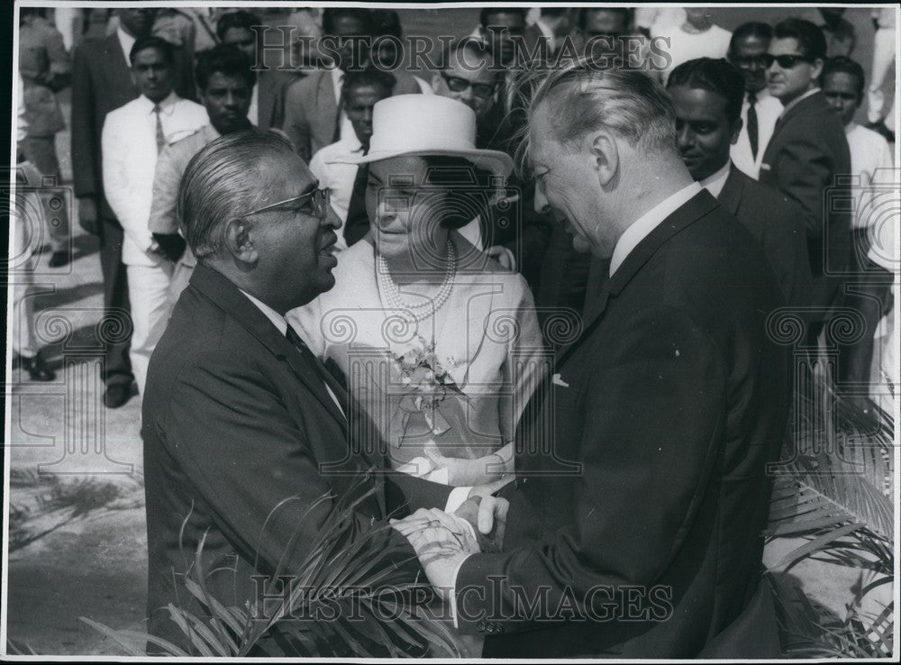 1963 Press Photo Kurt Kiesinger With Ceylon prime Minister Dudley Senanayak - Historic Images