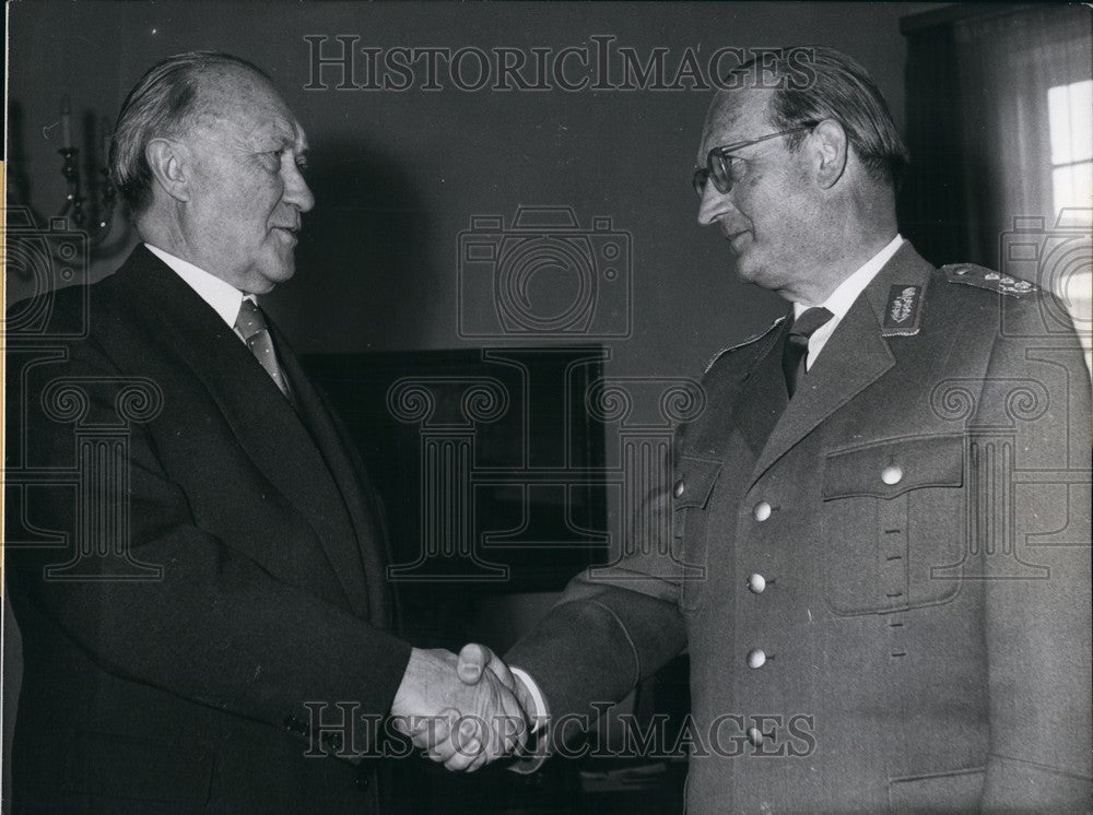 1957 Press Photo Lieut. Gen. Hans Speidel Germany Dr. Konrad Adenauer Bonn-Historic Images