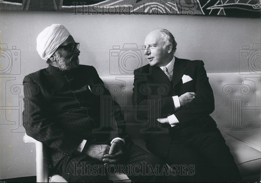 1972 Press Photo W. Scheel & Indian For Min Singh NYC - KSB74847-Historic Images