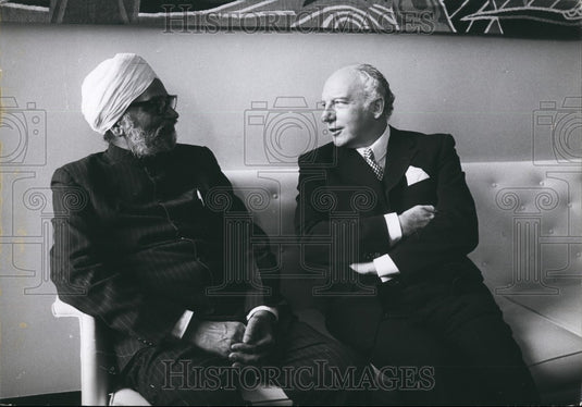 1972 Press Photo W. Scheel & Indian For Min Singh NYC - KSB74847-Historic Images