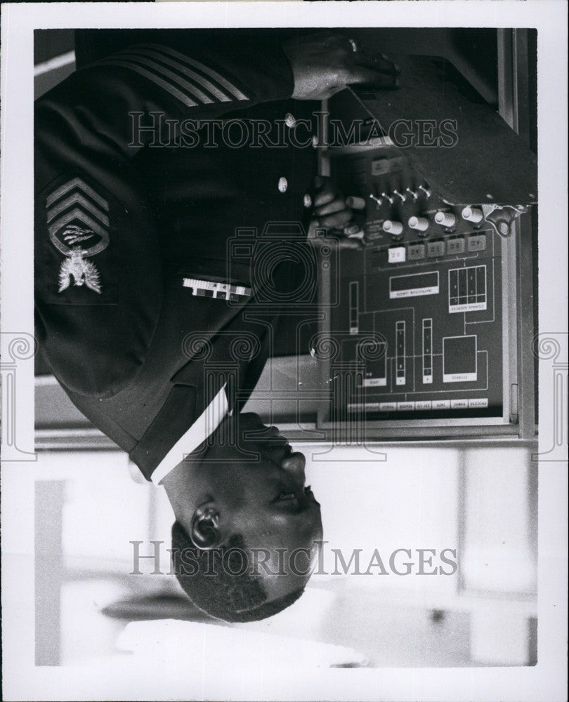 Press Photo Chief Radioman John L. Nixon - KSB75043 - Historic Images