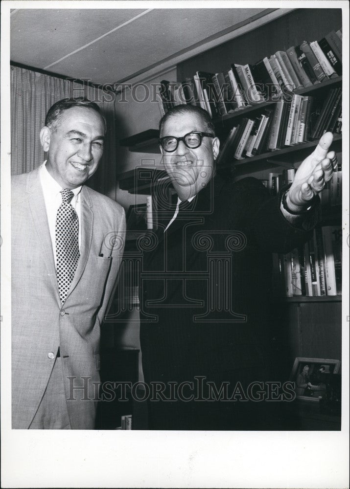 1971 Press Photo Sisco A Eban In Library - KSB75233-Historic Images