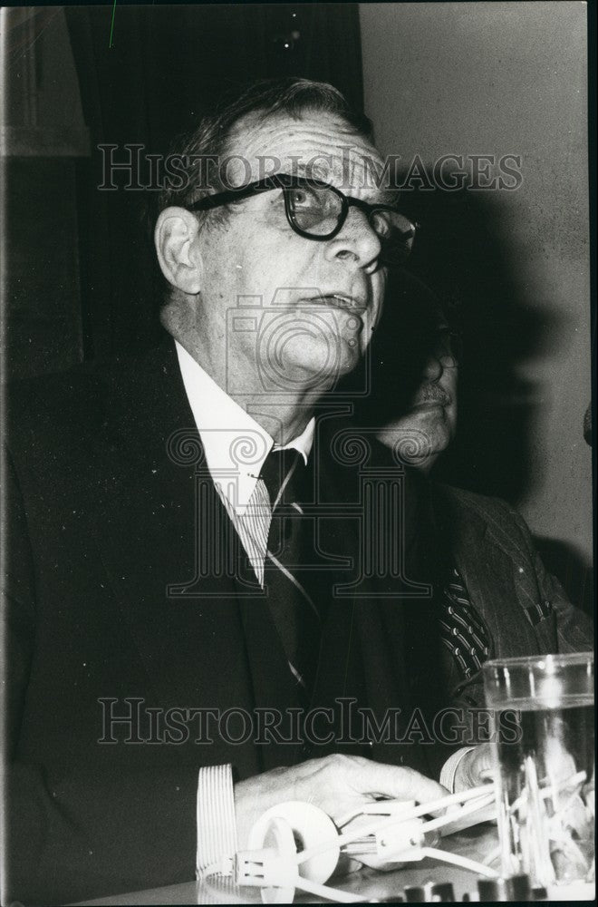 1977 Prof. Lewis Thomas - Historic Images