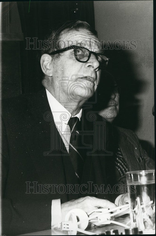 1977 Prof. Lewis Thomas - Historic Images