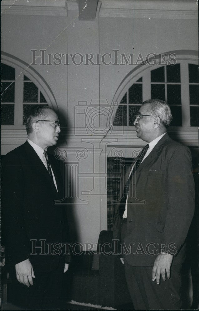 Press Photo UN Secretary General U. Thant meets Ceylon Prime Minister Senanayake - Historic Images