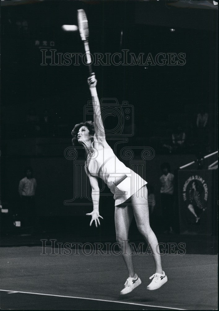 1977  Kristien Shaw serving during one of the matches. - Historic Images