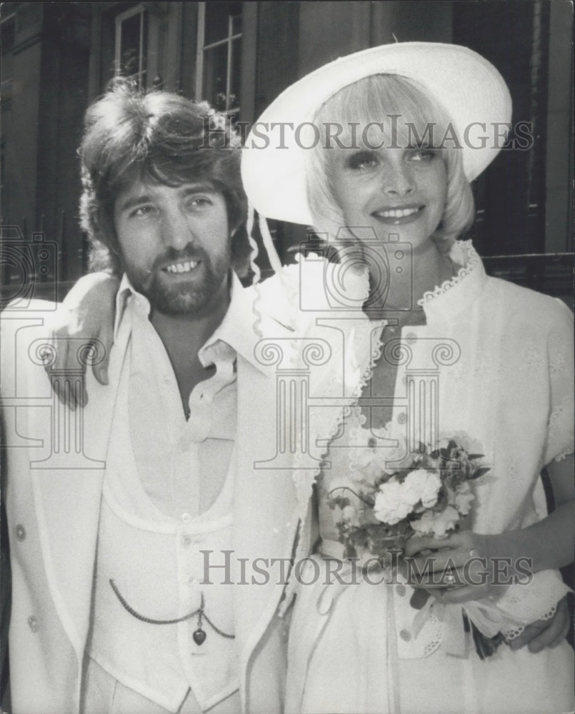 1975 Justin De Villeneuve weds American Model Jan Ward-Historic Images