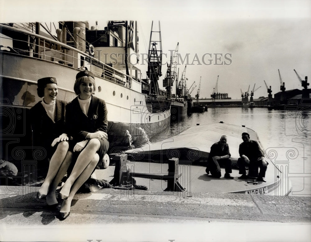 1965 Press Photo Dock hostesses for showing tourists around London docks - Historic Images