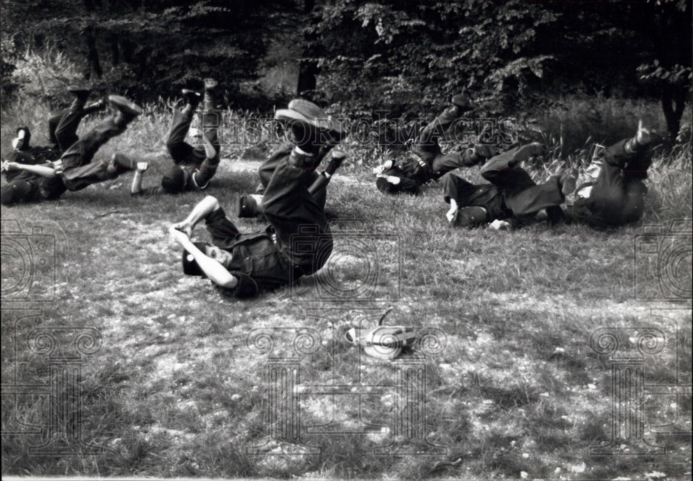 Press Photo Major MonkmanÃ¢â‚¬s men carry out a perfect parachute landing roll. - Historic Images
