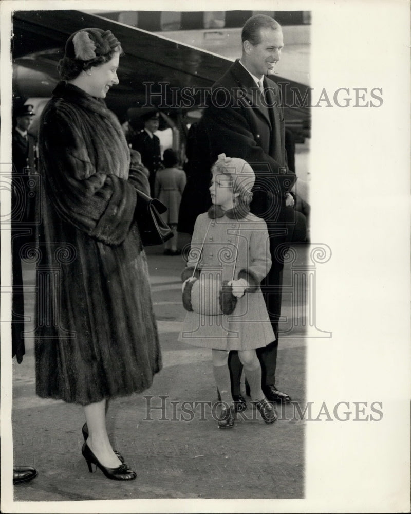 1956 Princess Anne: H.M. The Queen and Dike Of Edinburgh - Historic Images
