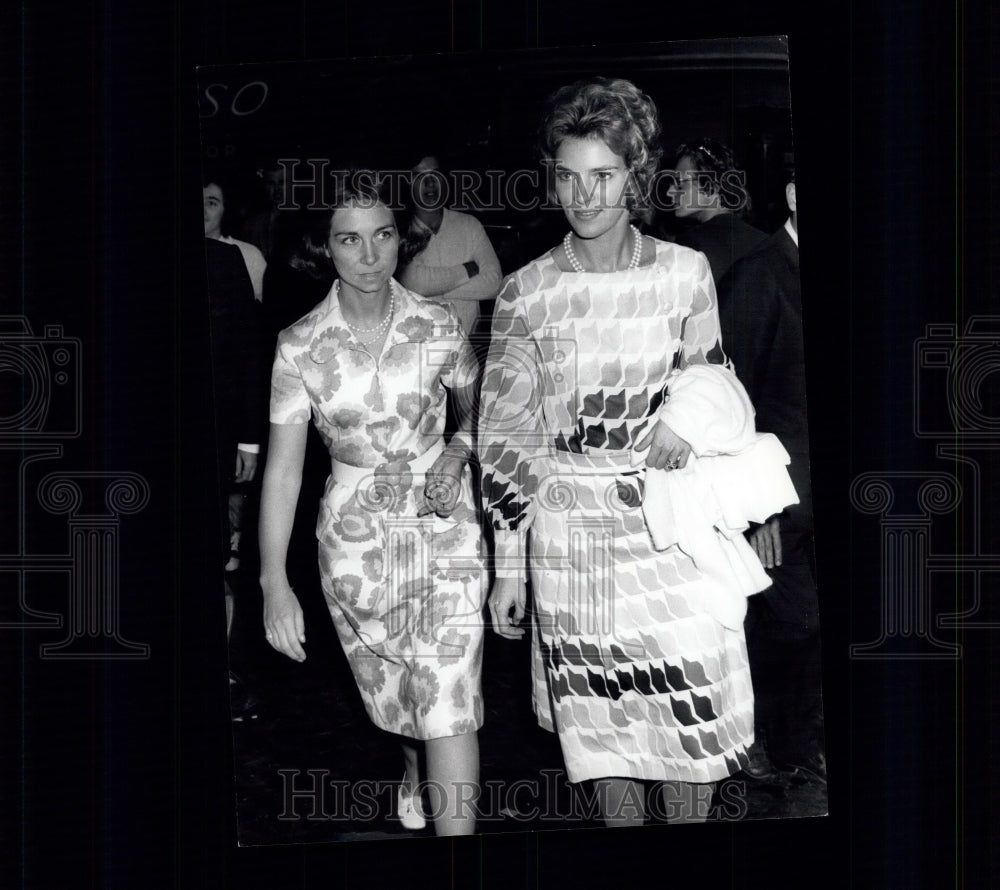 Press Photo Queen Anne Maria of Greece & Princess Sofia of Spain - Historic Images