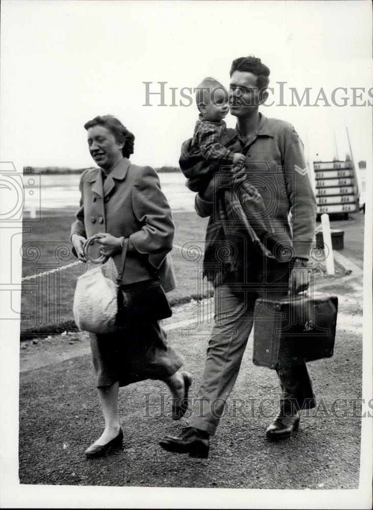 1954 Empire Windrush Survivors Bombardier Michael Boyd Wife Daughter - Historic Images