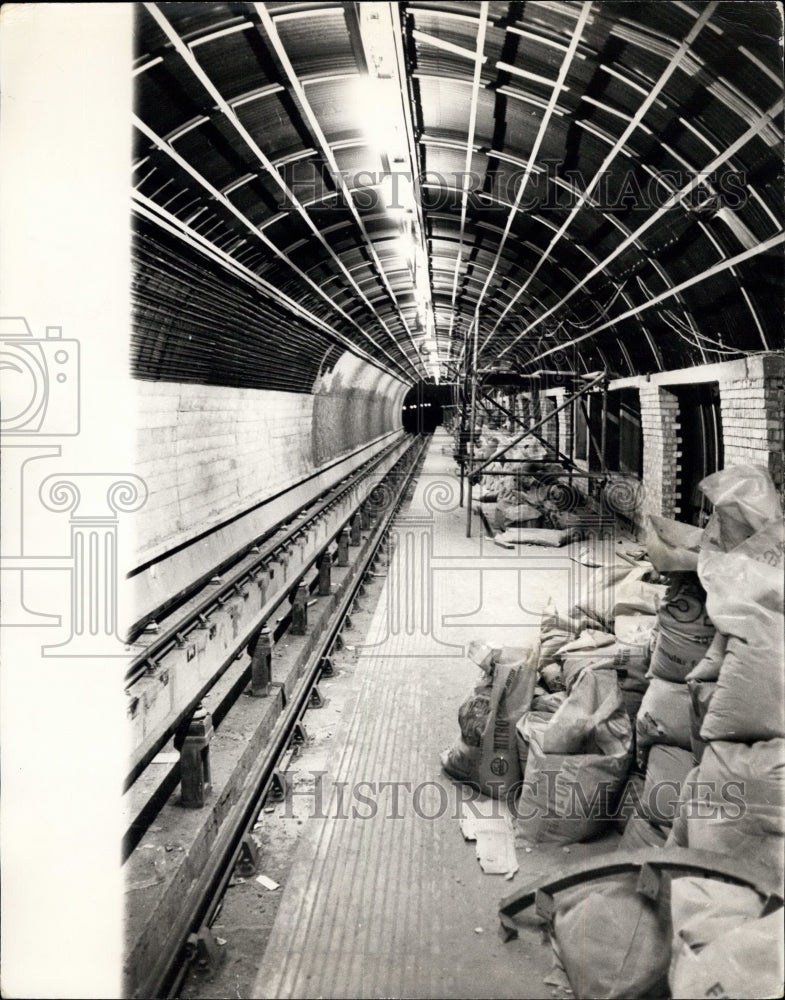 1968 London's Oxford Circus Loses It's "Umbrella" Victoria Undergrnd - Historic Images