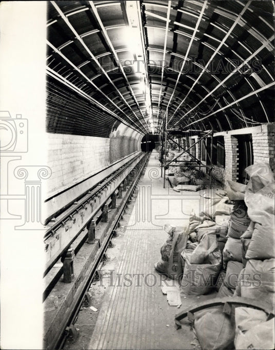 1968 London's Oxford Circus Loses It's "Umbrella" Victoria Undergrnd - Historic Images