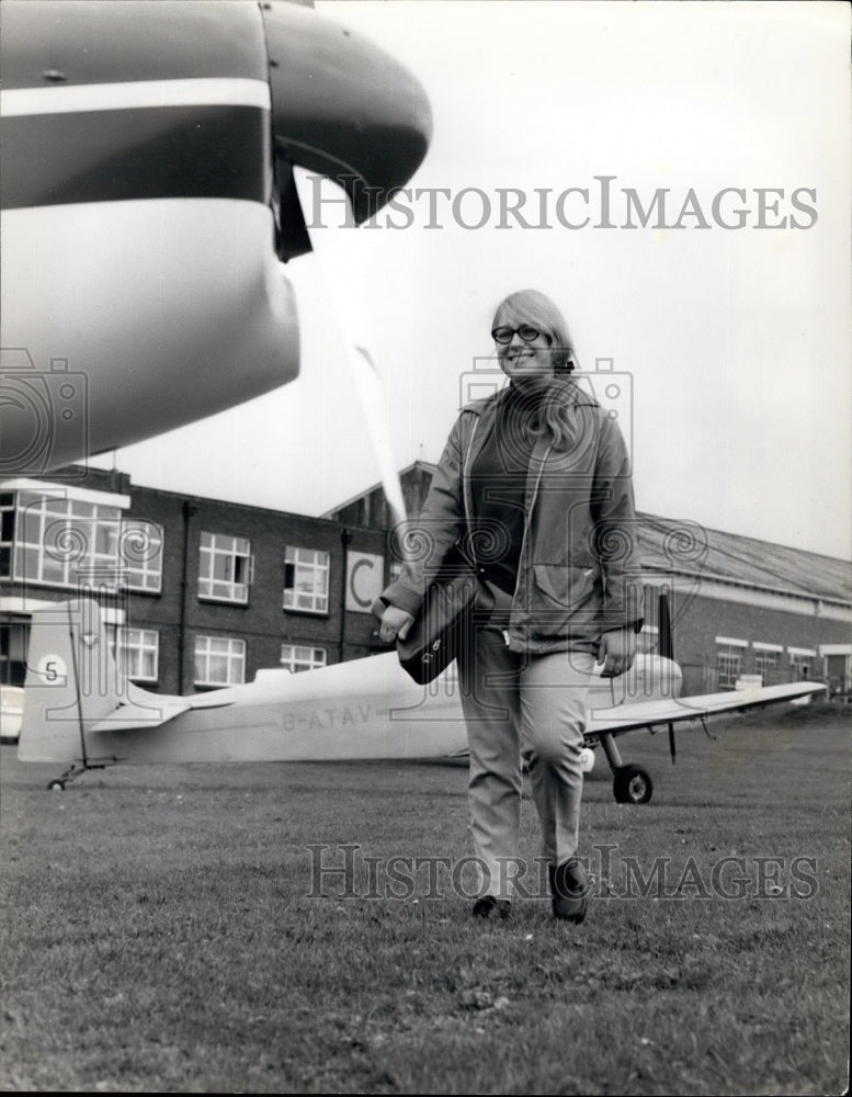 Press Photo Airplane, Rochester Airport - Historic Images