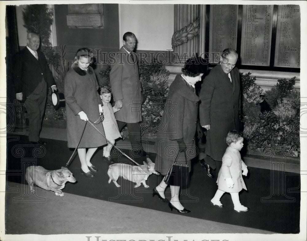 1963 Queen, Prince Philip, Princess Anne, Prince Andrew and Viscount-Historic Images