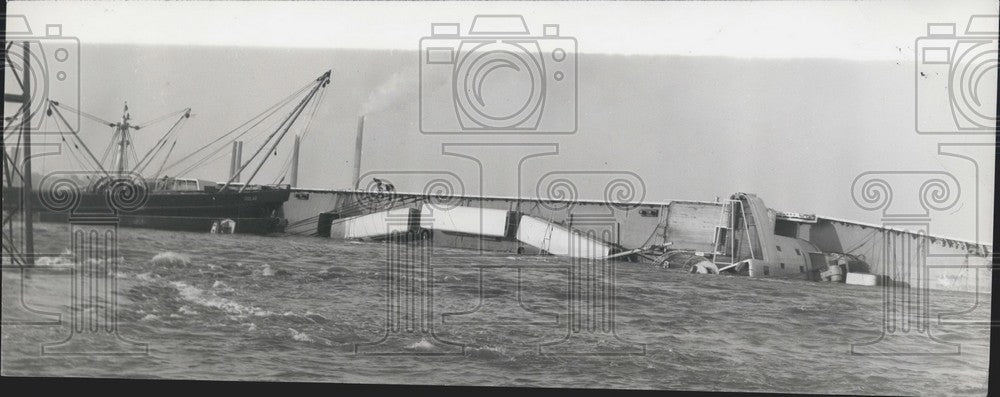 1964 Salvage Work Begins On The East German Cargo Ship-Historic Images