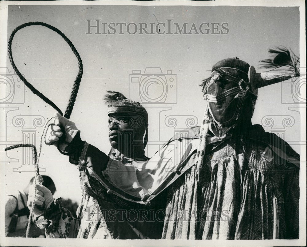 1955 Press Photo Antigua : native in a Mask - Historic Images