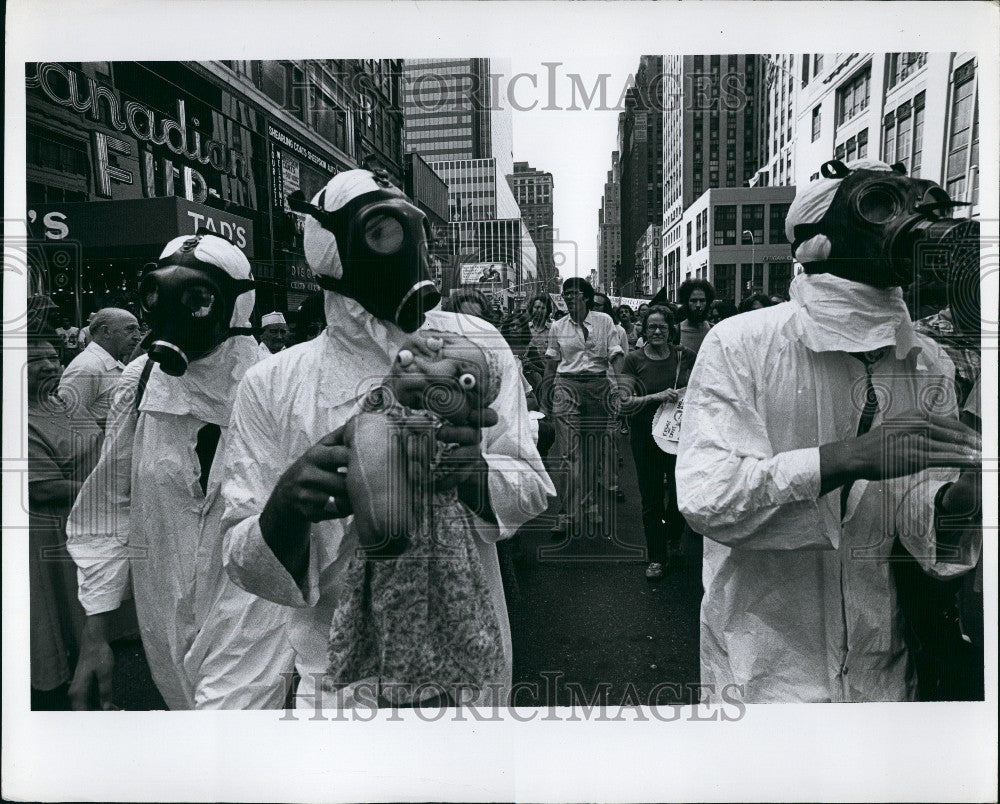 Press Photo Men walk down the street in gas masks - Historic Images