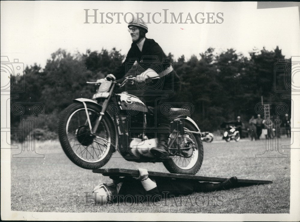 1957 Press Photo The Human Ramp - KSG04303 - Historic Images