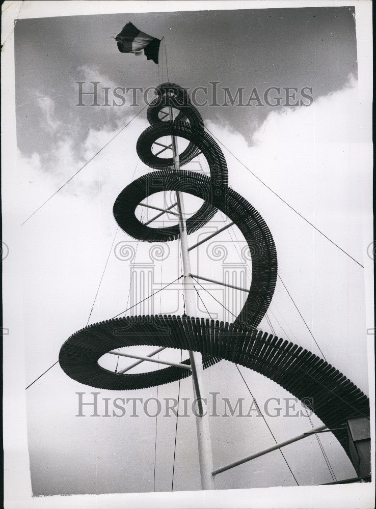 1958 Press Photo Belgian Spiral Mast Holding The National Flag - KSG04359 - Historic Images